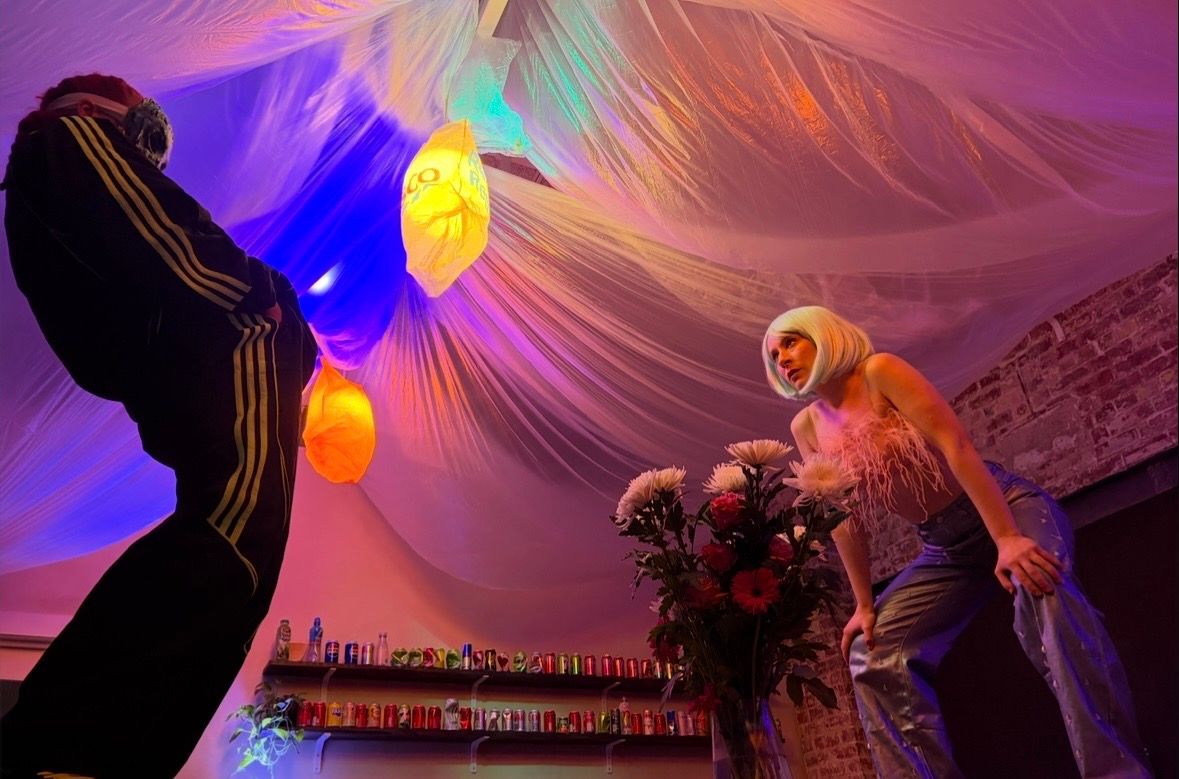 Review: FISH IN A KETTLE, Fabric Studios Image
