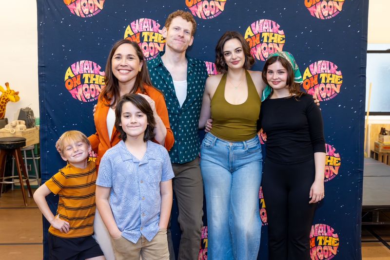Photos: A WALK ON THE MOON Cast Meets the Press — photo 1 of 7