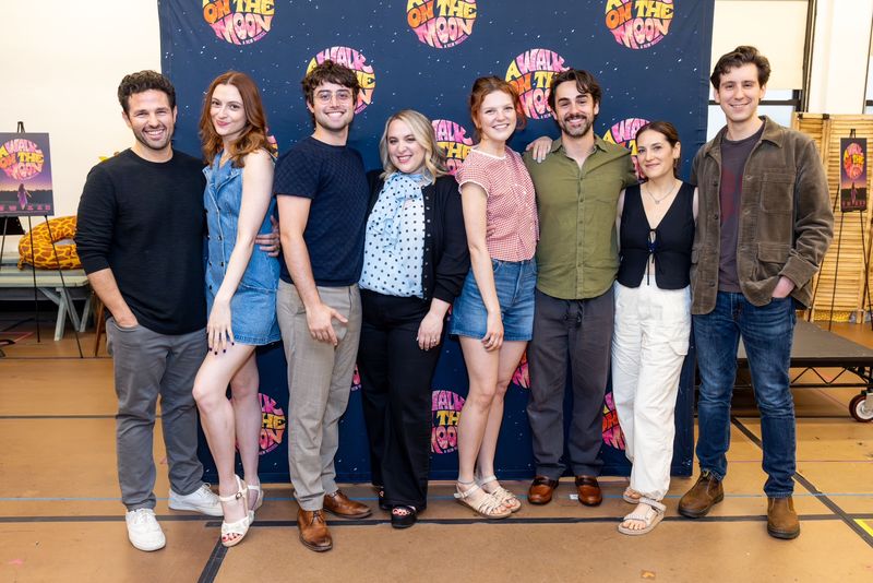 Photos: A WALK ON THE MOON Cast Meets the Press — photo 6 of 7