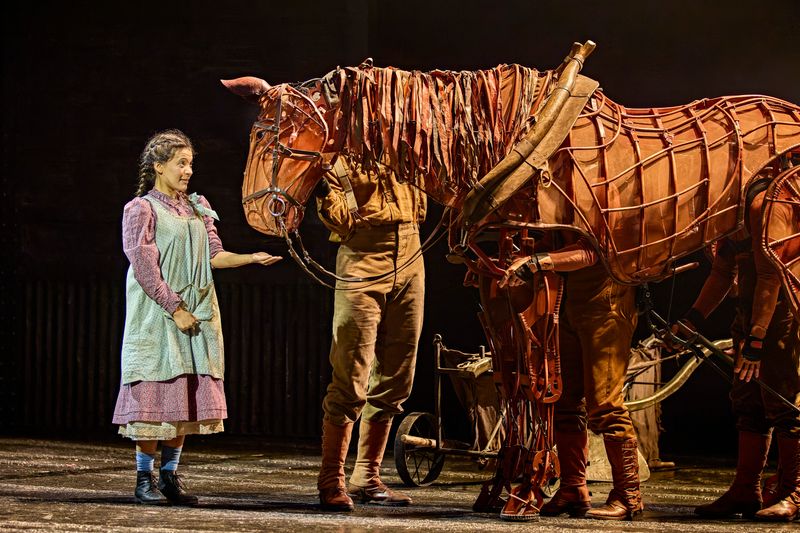 Photos: WAR HORSE Returns To National Theatre — photo 1 of 25