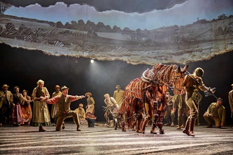 Photos: WAR HORSE Returns To National Theatre — photo 4 of 25
