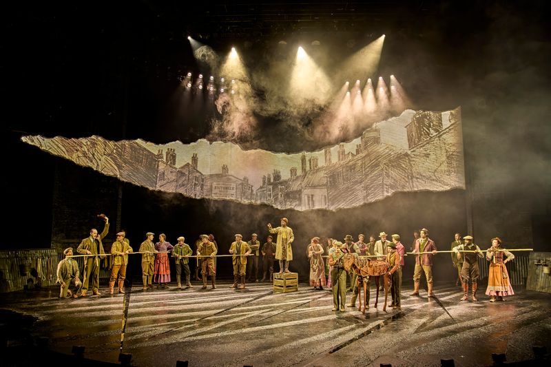 Photos: WAR HORSE Returns To National Theatre — photo 5 of 25