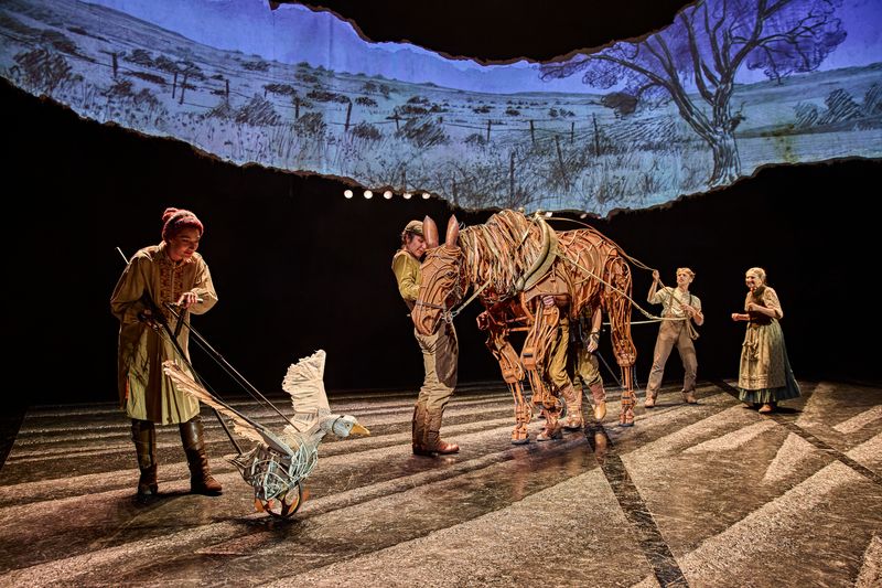 Photos: WAR HORSE Returns To National Theatre — photo 21 of 25