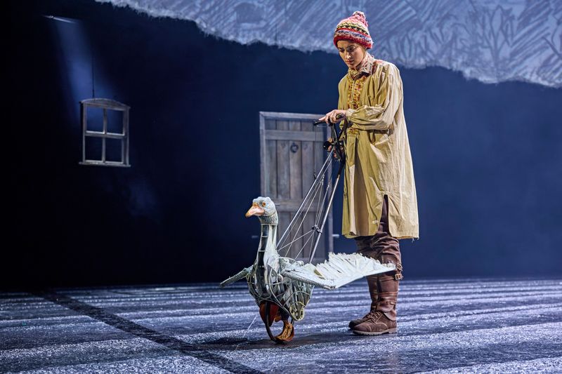 Photos: WAR HORSE Returns To National Theatre — photo 23 of 25