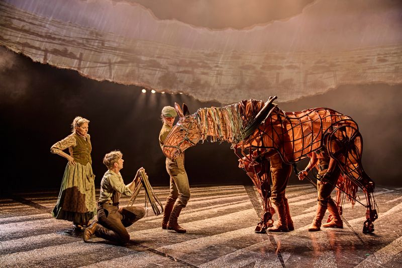 Photos: WAR HORSE Returns To National Theatre — photo 24 of 25