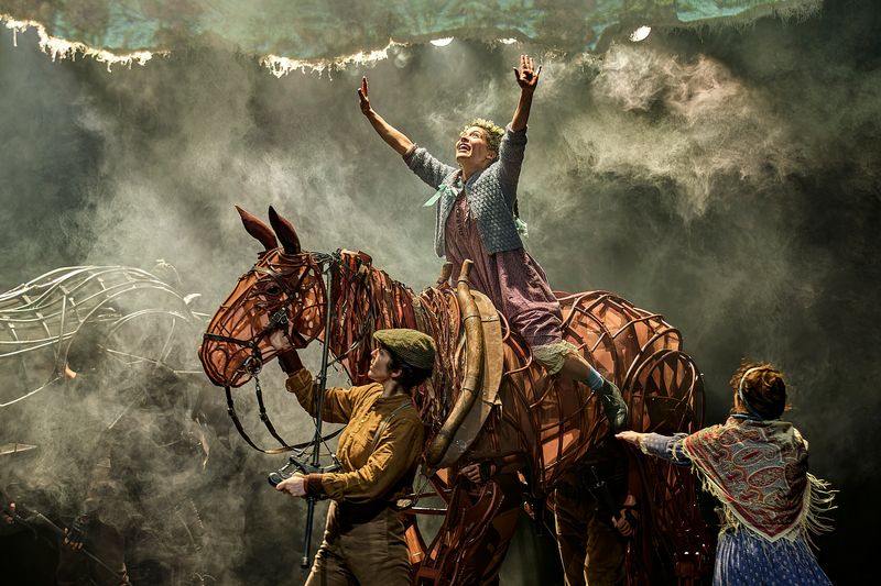 Photos: WAR HORSE Returns To National Theatre — photo 6 of 25