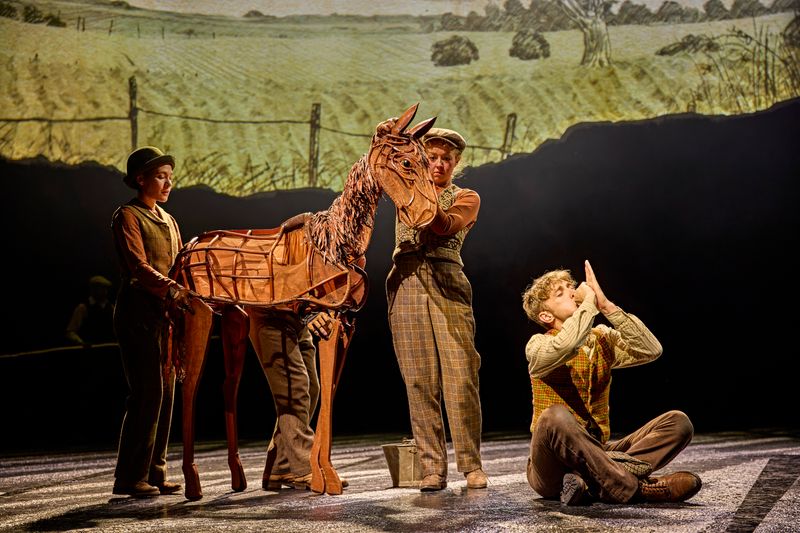 Photos: WAR HORSE Returns To National Theatre — photo 7 of 25