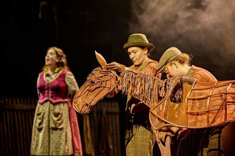 Photos: WAR HORSE Returns To National Theatre — photo 12 of 25