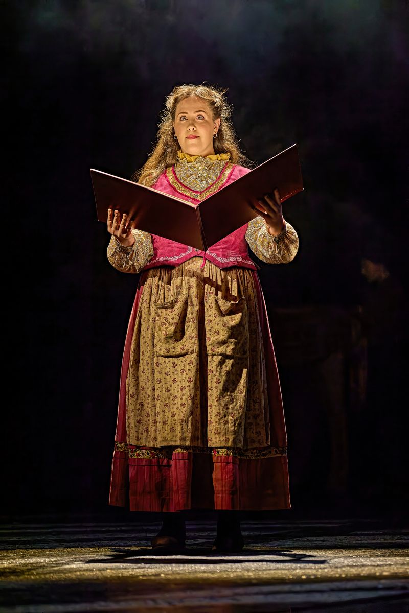 Photos: WAR HORSE Returns To National Theatre — photo 11 of 25