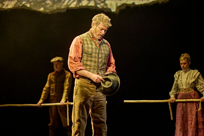 Photos: WAR HORSE Returns To National Theatre — photo 14 of 25