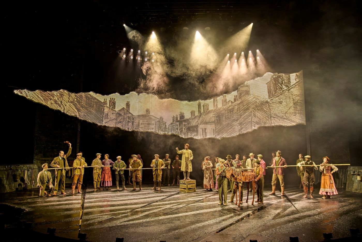 Photos: WAR HORSE Returns To National Theatre Image