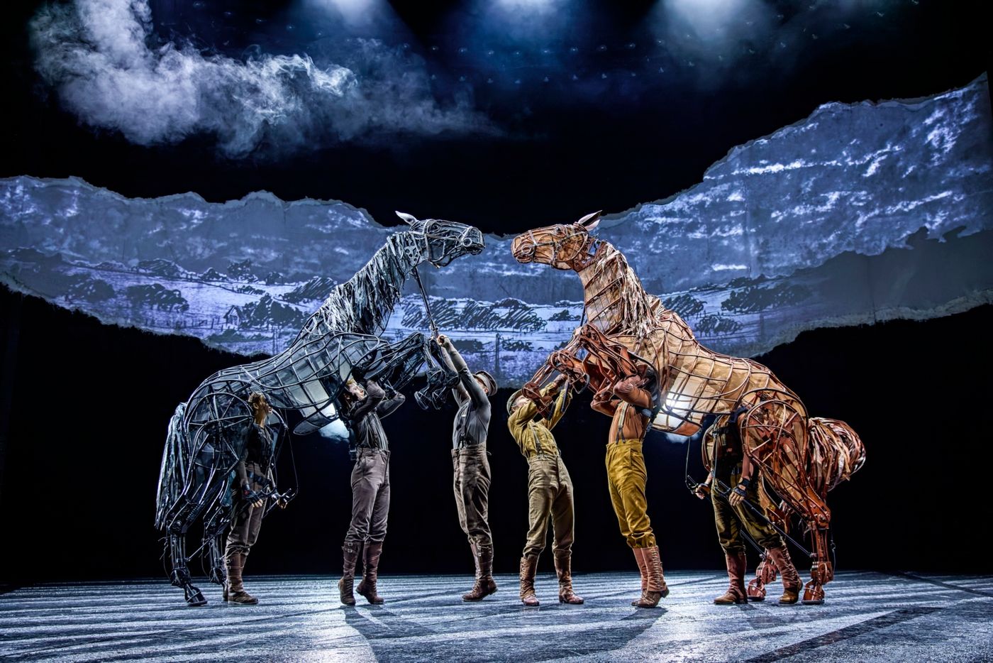 Photos: WAR HORSE Returns To National Theatre Image