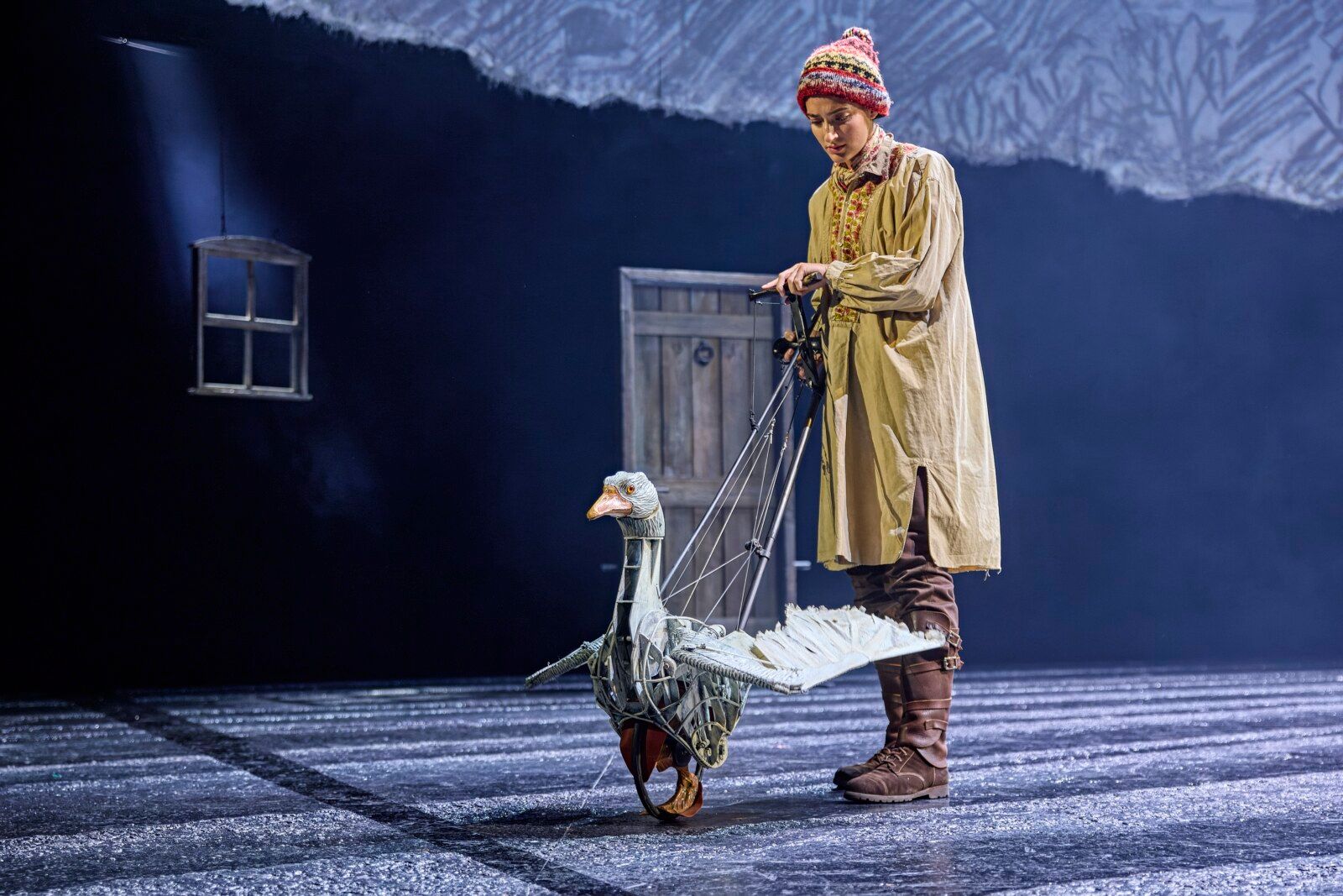 Photos: WAR HORSE Returns To National Theatre — photo 23 of 25