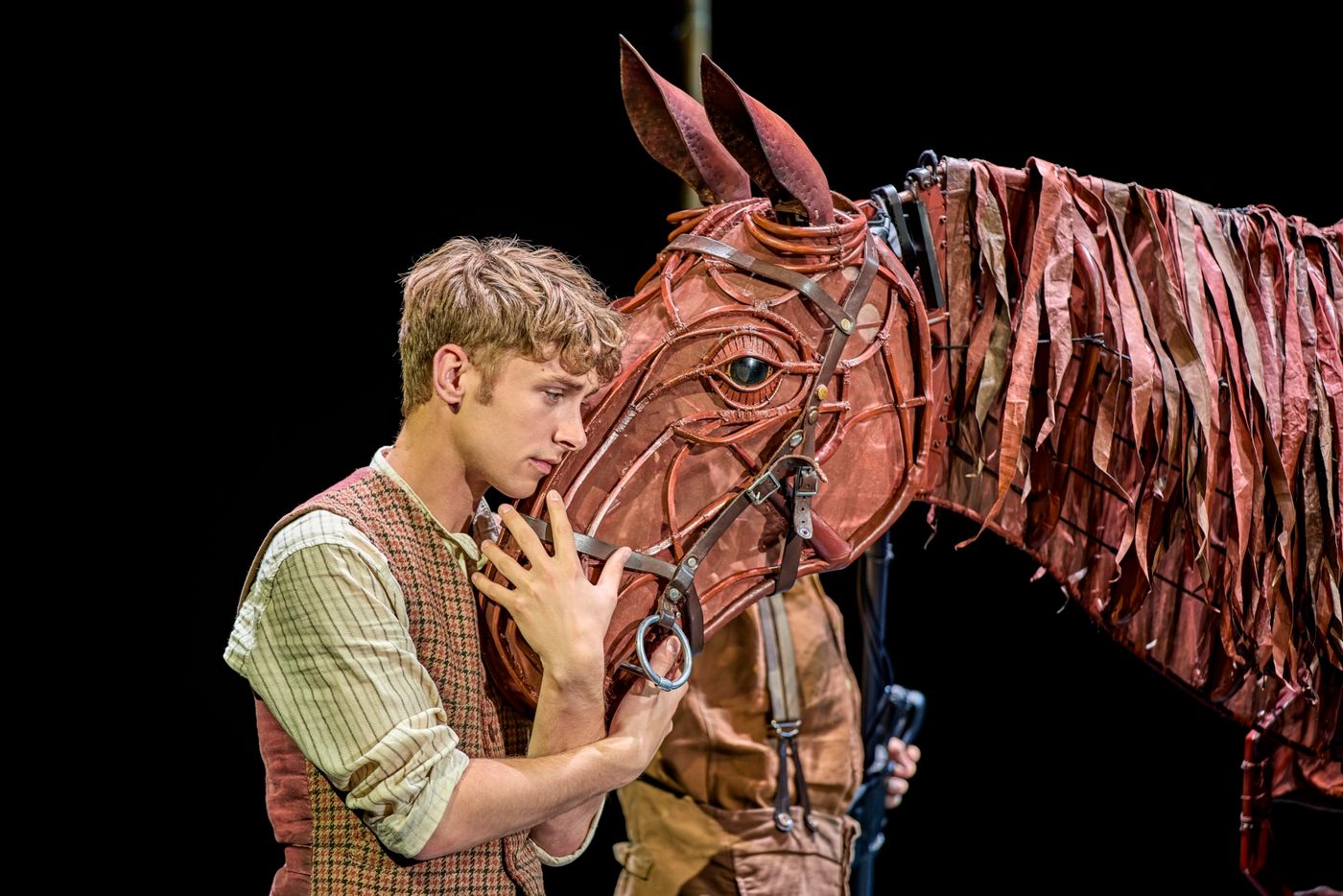 Photos: WAR HORSE Returns To National Theatre Image