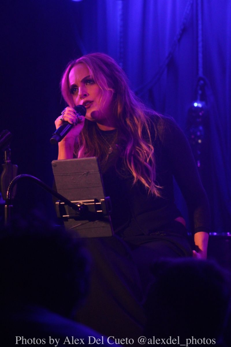Review: Elizabeth Gillies Back us back to the 90s at The Laurie Beechman Theatre Image
