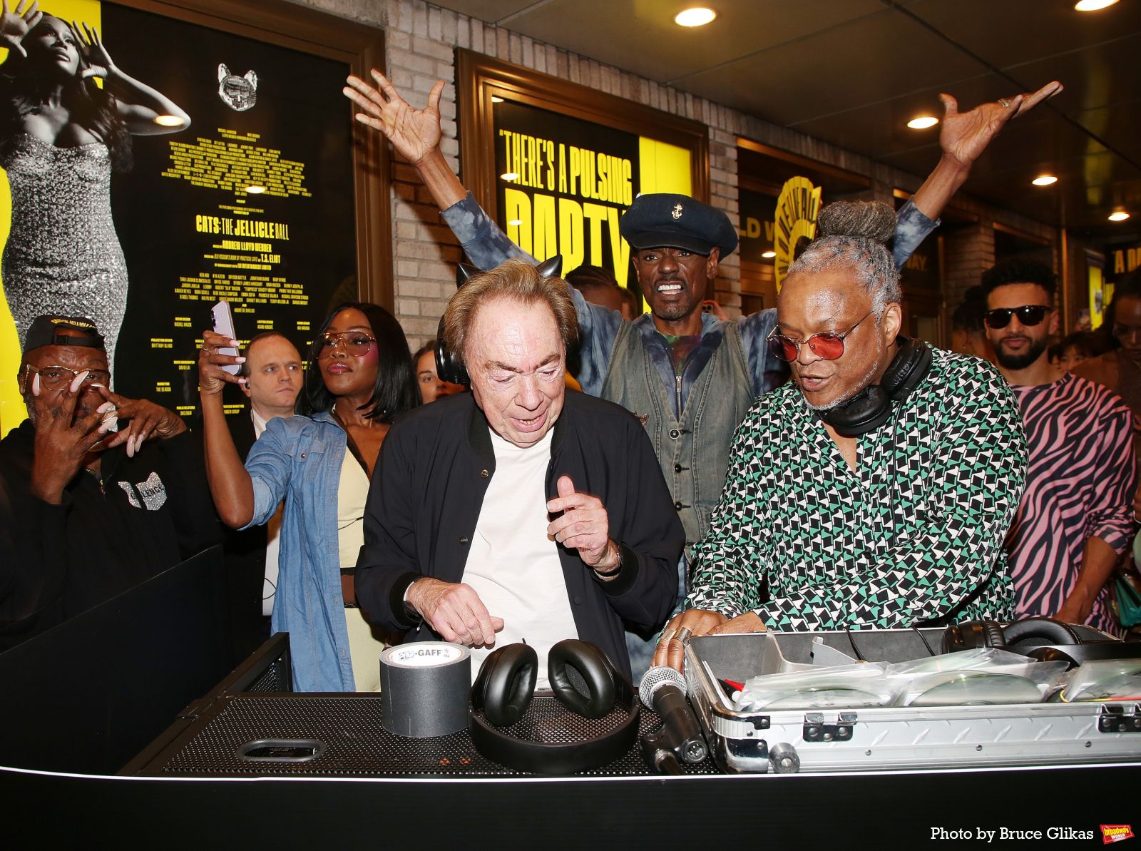 Photos: Andrew Lloyd Webber Makes Guest DJ Appearance at CATS: THE JELLICLE BALL — photo 17 of 34