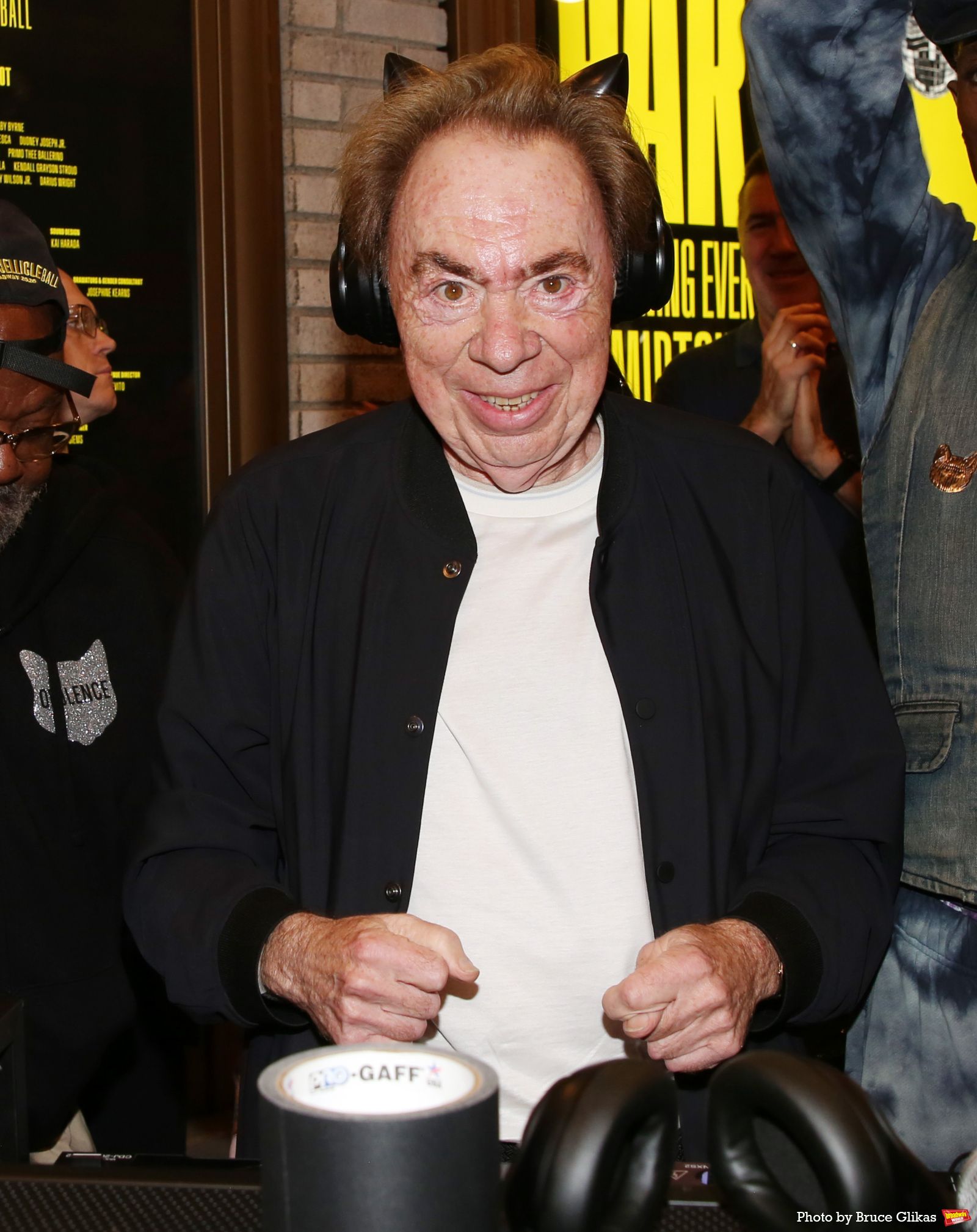 Photos: Andrew Lloyd Webber Makes Guest DJ Appearance at CATS: THE JELLICLE BALL — photo 19 of 34