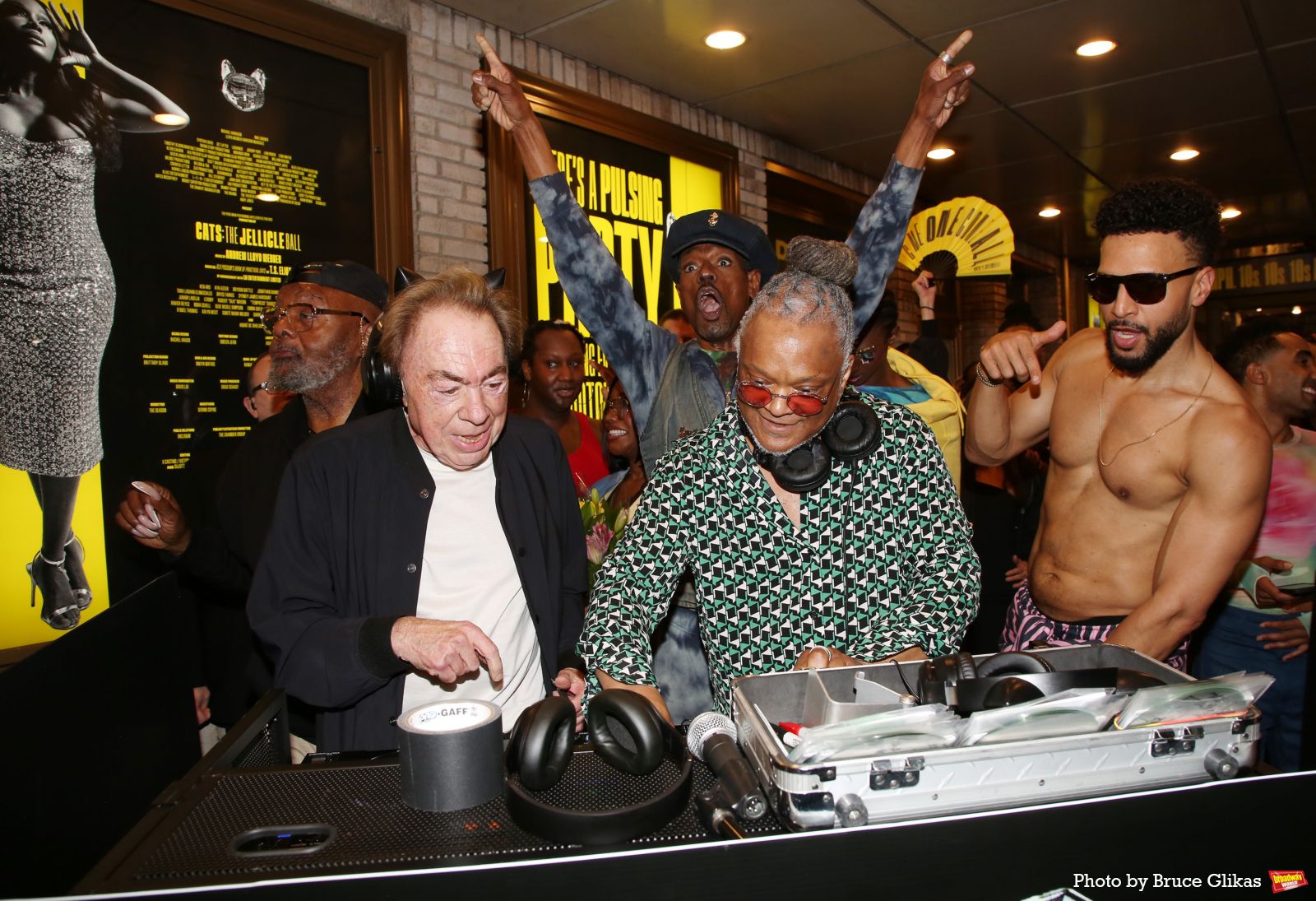 Photos: Andrew Lloyd Webber Makes Guest DJ Appearance at CATS: THE JELLICLE BALL — photo 26 of 34