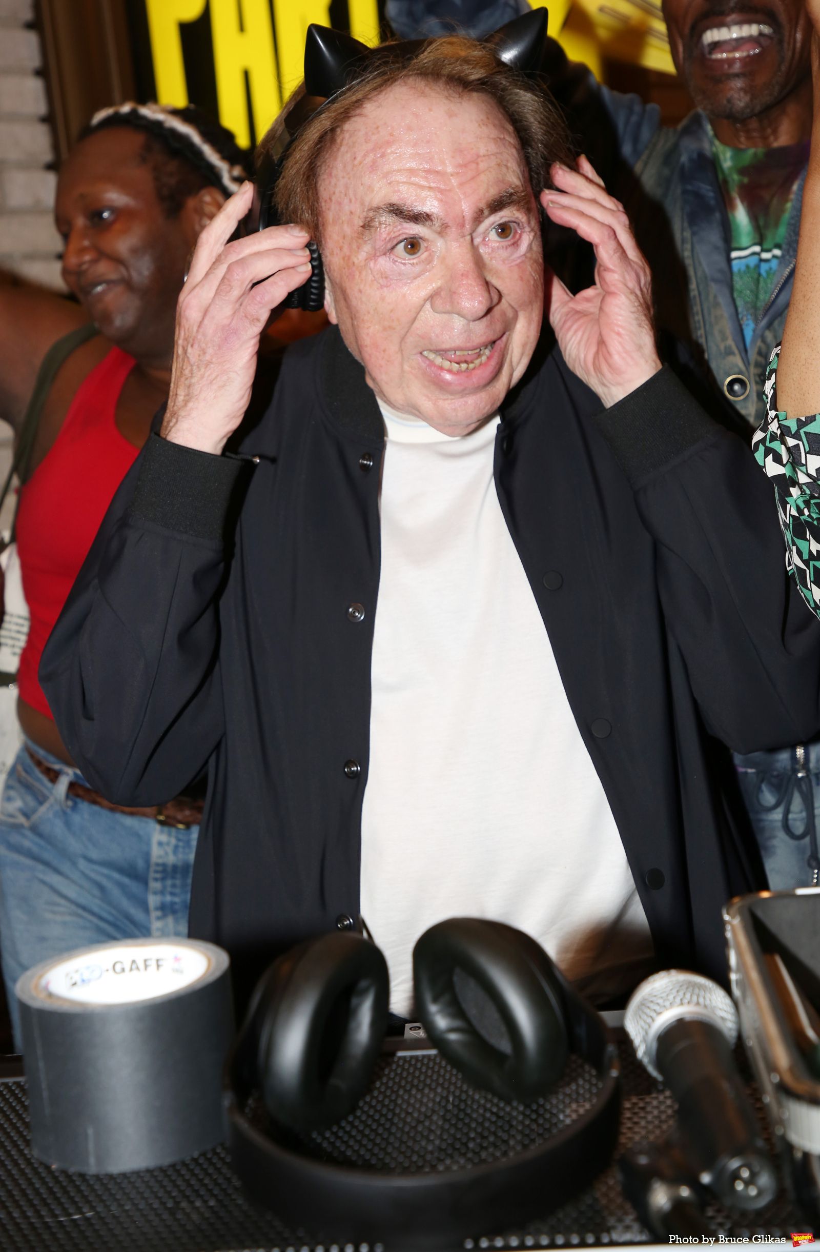 Photos: Andrew Lloyd Webber Makes Guest DJ Appearance at CATS: THE JELLICLE BALL — photo 33 of 34