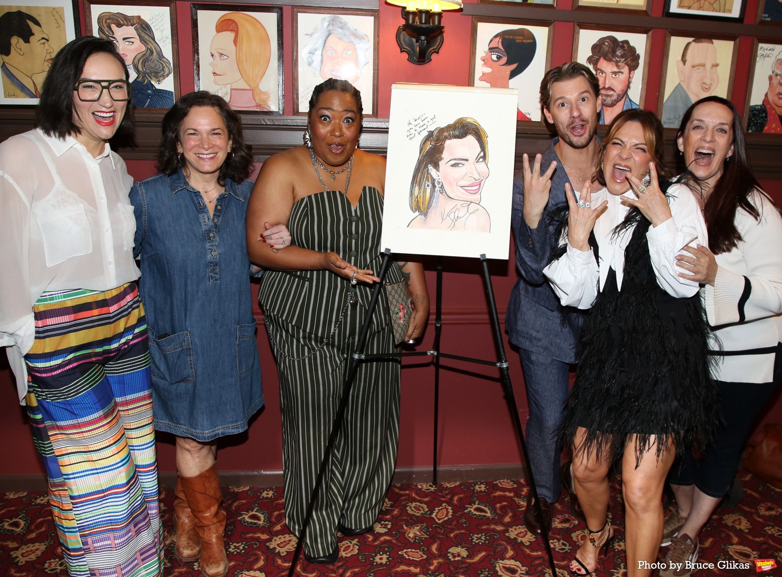Photos: THE LOST BOYS' Shoshana Bean Receives Portrait at Sardi's — photo 10 of 66