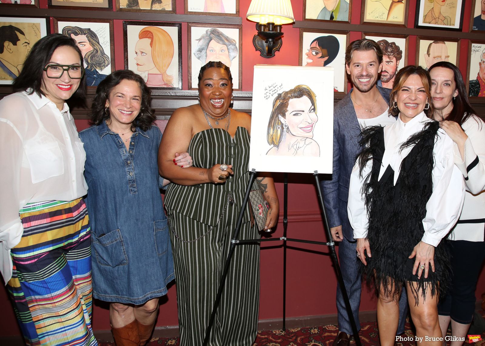 Photos: THE LOST BOYS' Shoshana Bean Receives Portrait at Sardi's — photo 11 of 66