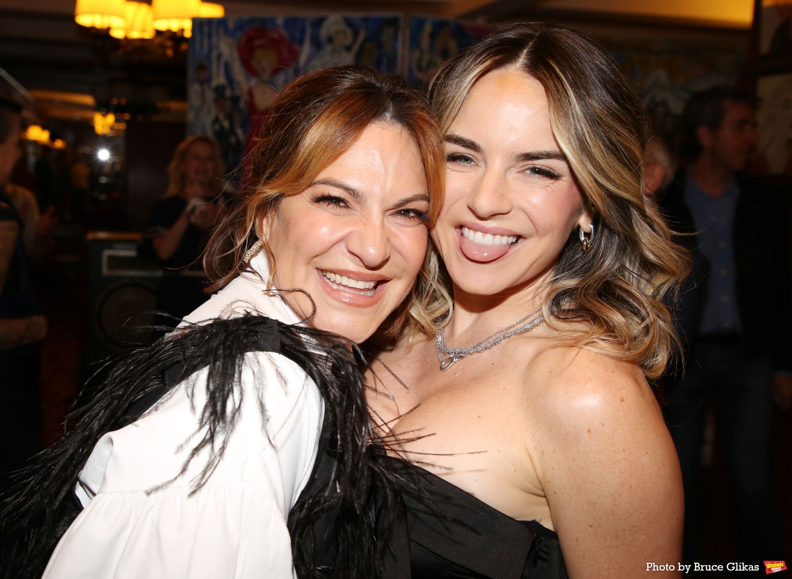 Photos: THE LOST BOYS' Shoshana Bean Receives Portrait at Sardi's — photo 13 of 66