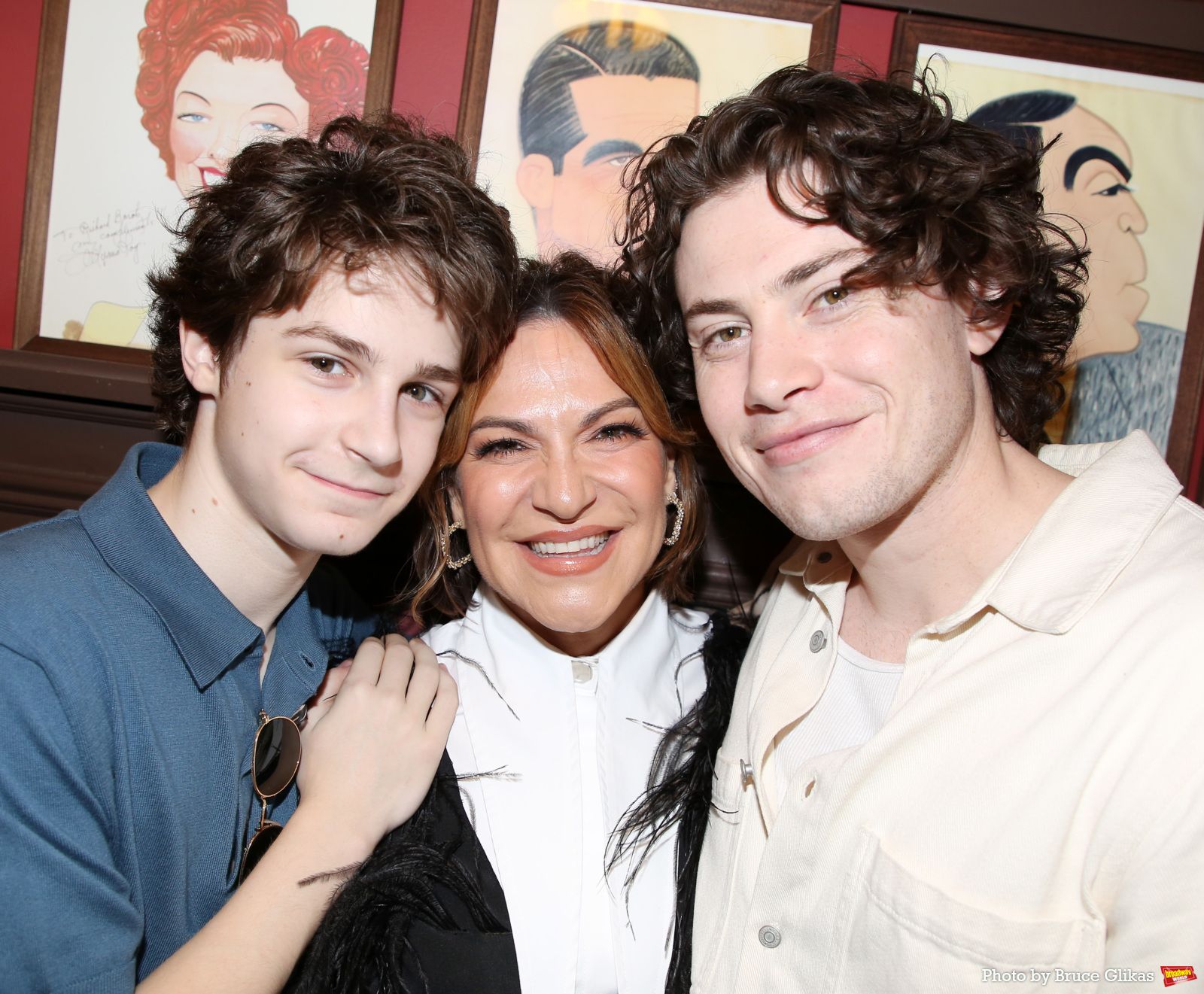 Photos: THE LOST BOYS' Shoshana Bean Receives Portrait at Sardi's — photo 15 of 66