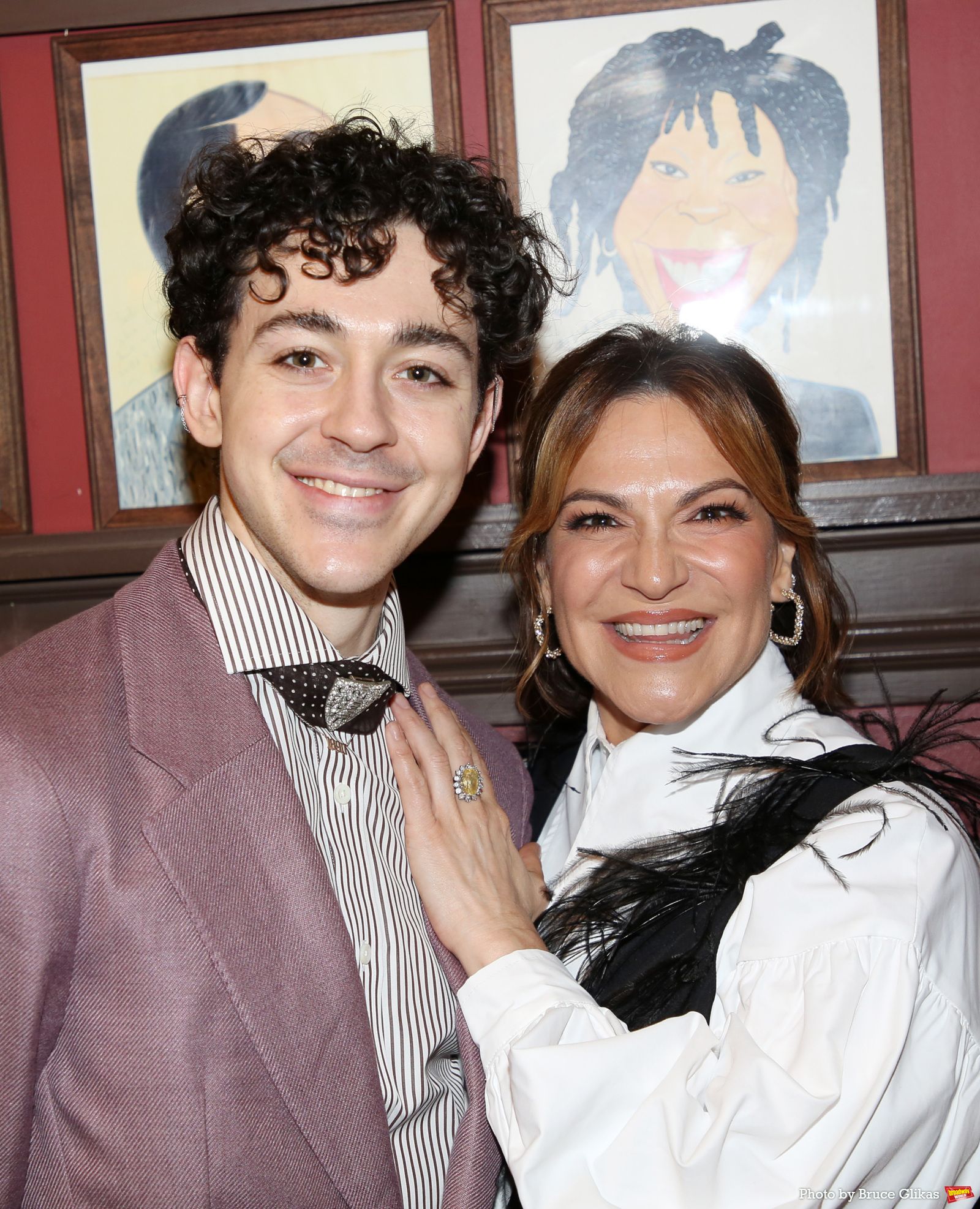 Photos: THE LOST BOYS' Shoshana Bean Receives Portrait at Sardi's — photo 16 of 66