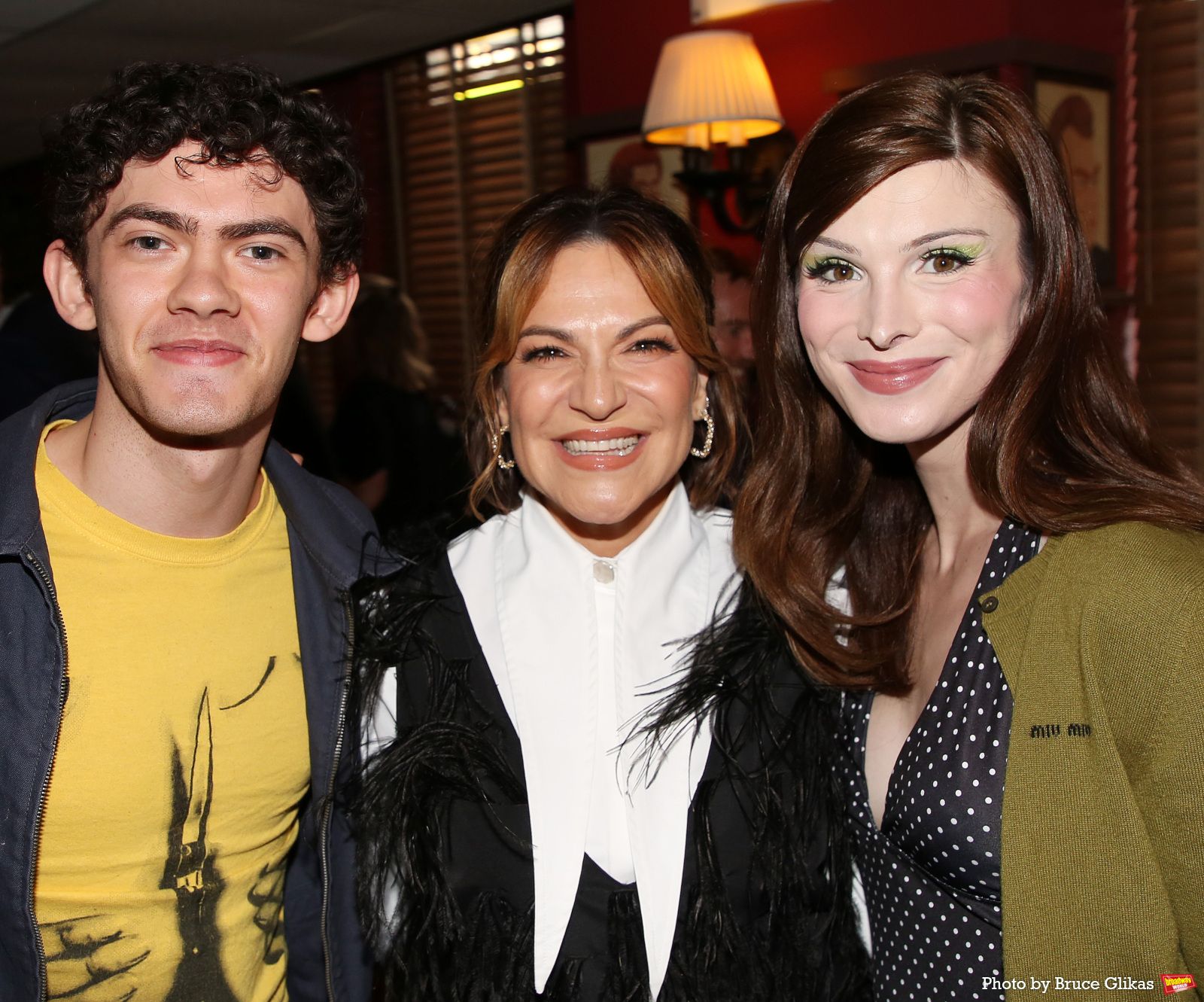 Photos: THE LOST BOYS' Shoshana Bean Receives Portrait at Sardi's — photo 31 of 66