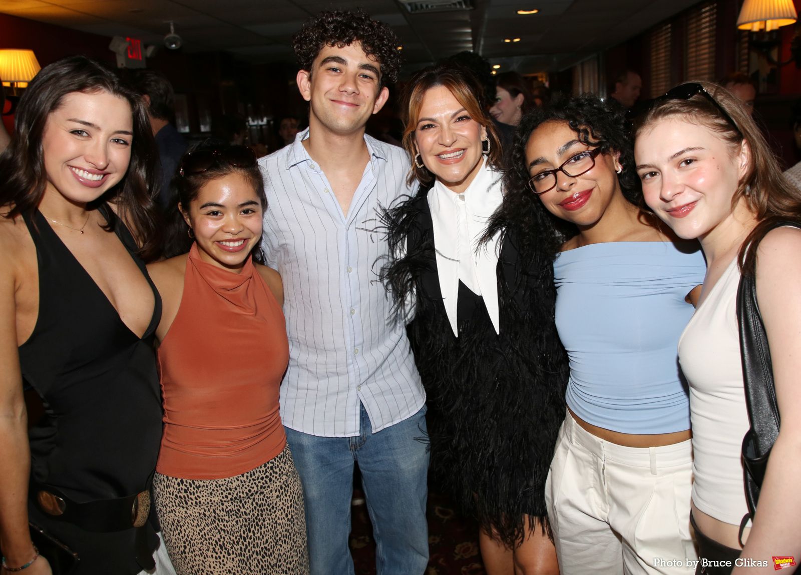 Photos: THE LOST BOYS' Shoshana Bean Receives Portrait at Sardi's — photo 32 of 66
