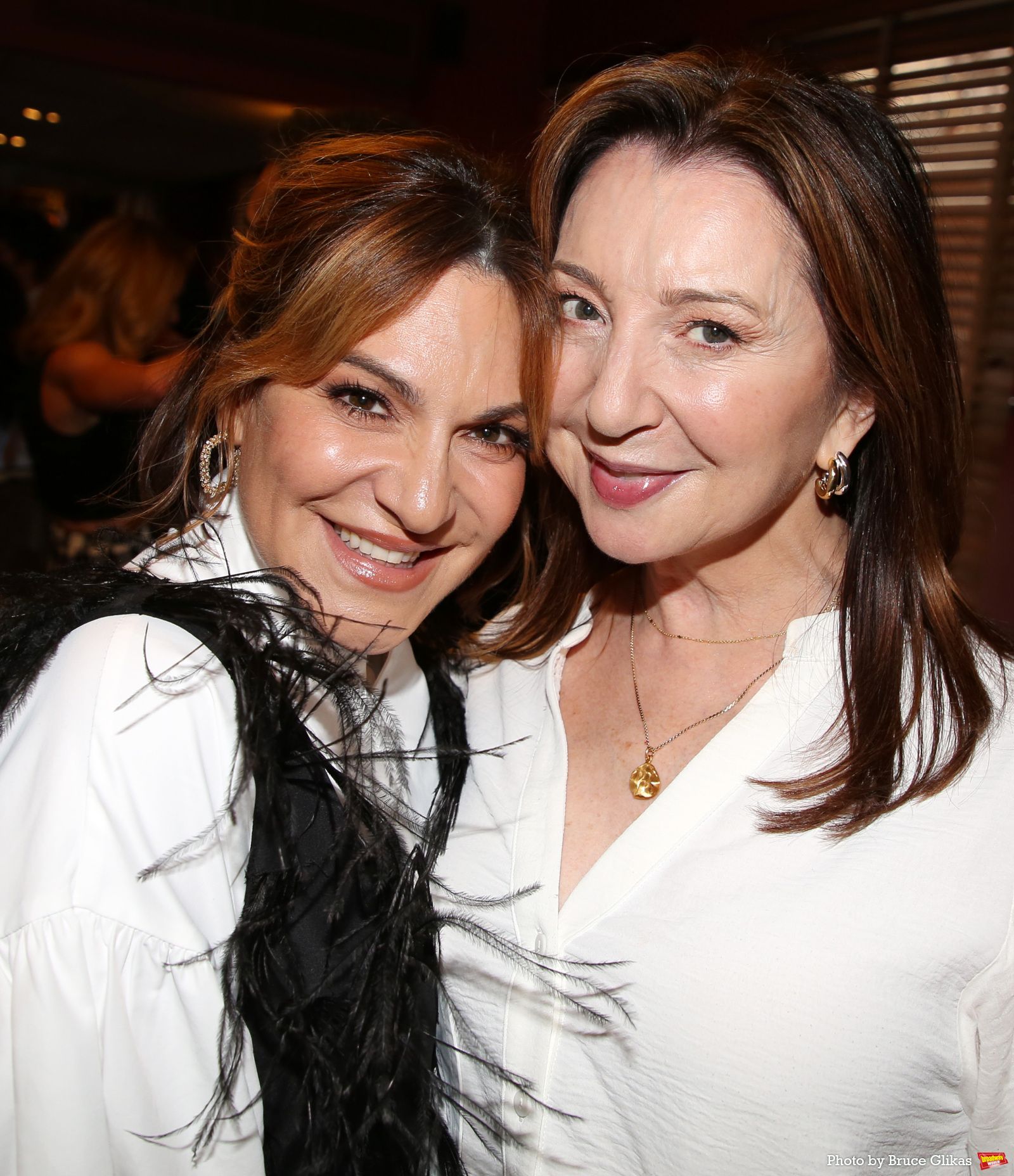 Photos: THE LOST BOYS' Shoshana Bean Receives Portrait at Sardi's — photo 36 of 66