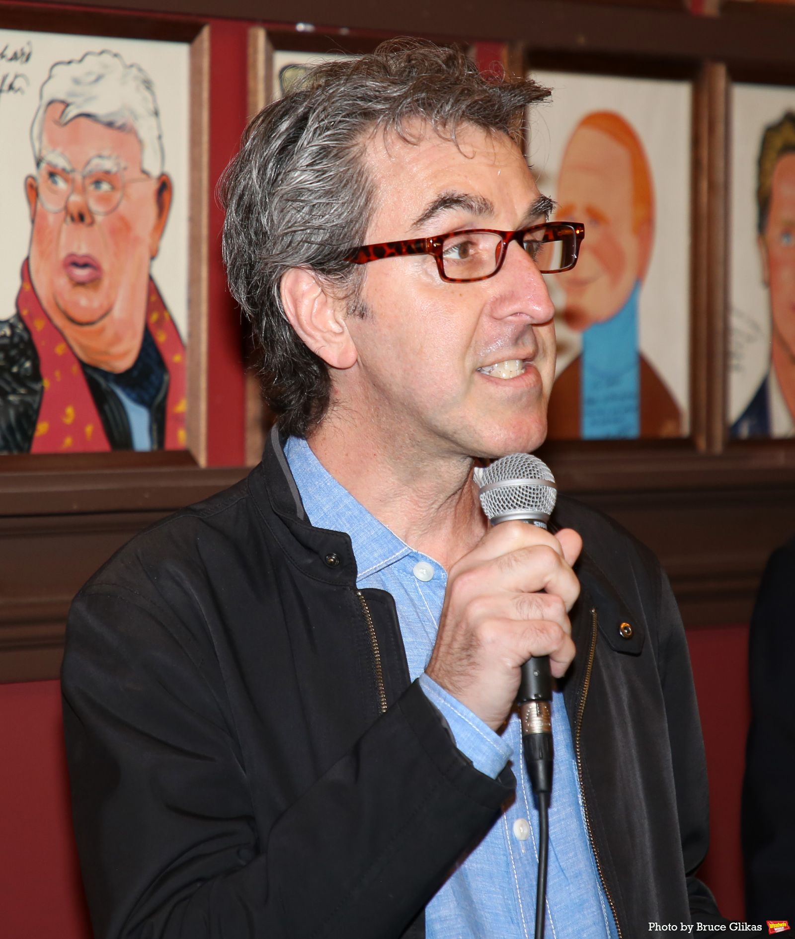 Photos: THE LOST BOYS' Shoshana Bean Receives Portrait at Sardi's — photo 38 of 66