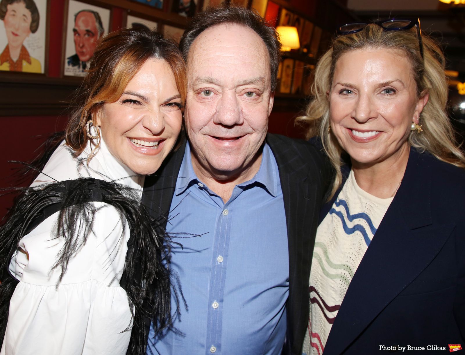 Photos: THE LOST BOYS' Shoshana Bean Receives Portrait at Sardi's — photo 45 of 66