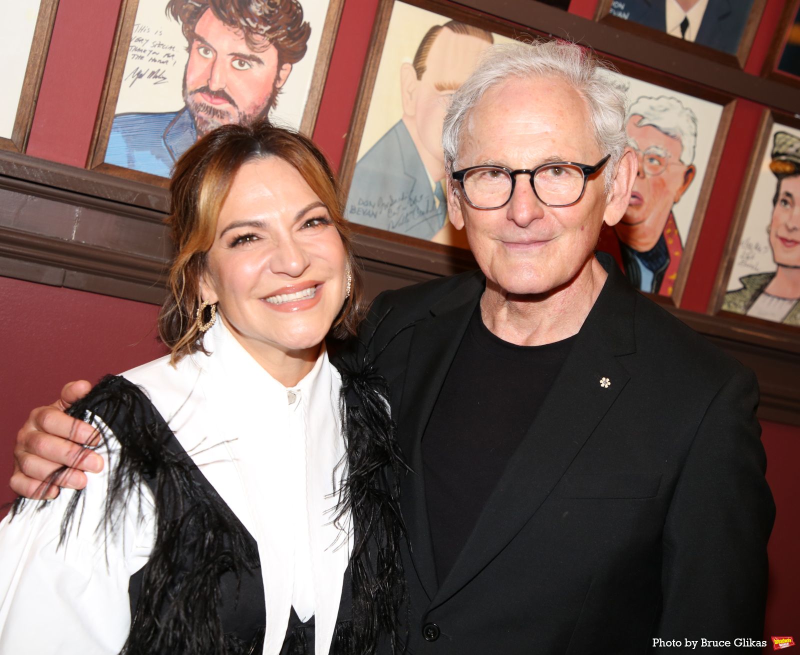 Photos: THE LOST BOYS' Shoshana Bean Receives Portrait at Sardi's — photo 50 of 66
