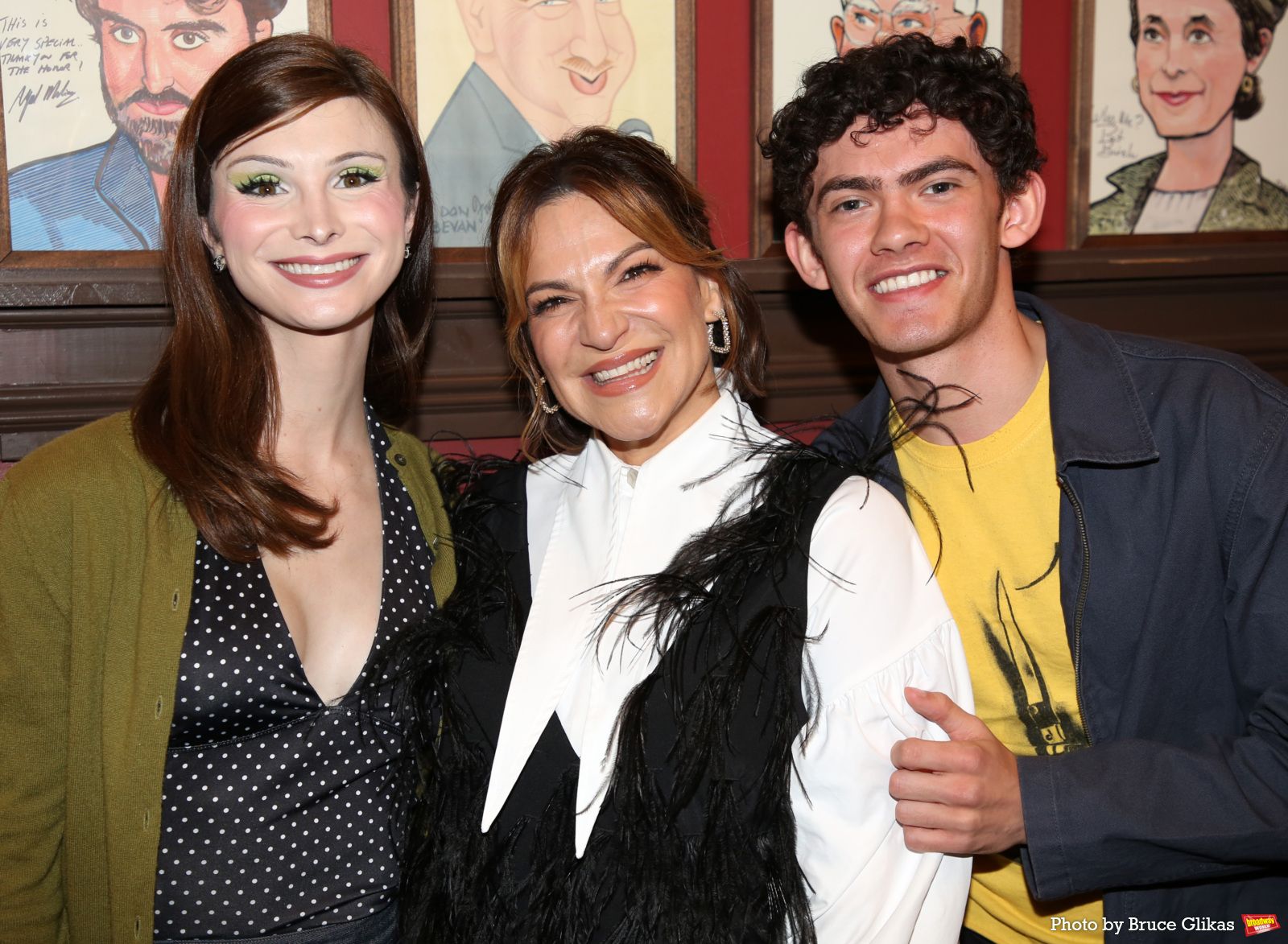 Photos: THE LOST BOYS' Shoshana Bean Receives Portrait at Sardi's — photo 53 of 66