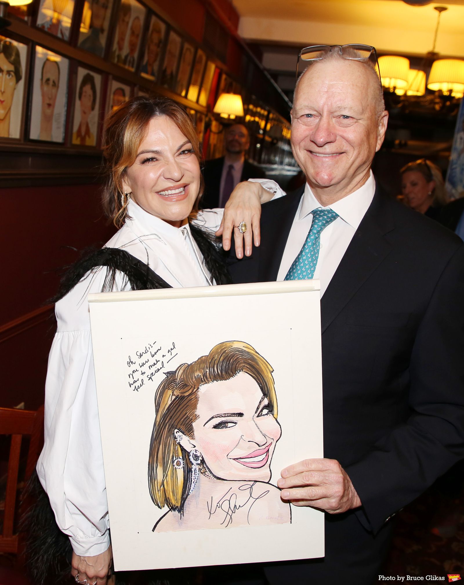 Photos: THE LOST BOYS' Shoshana Bean Receives Portrait at Sardi's — photo 5 of 66