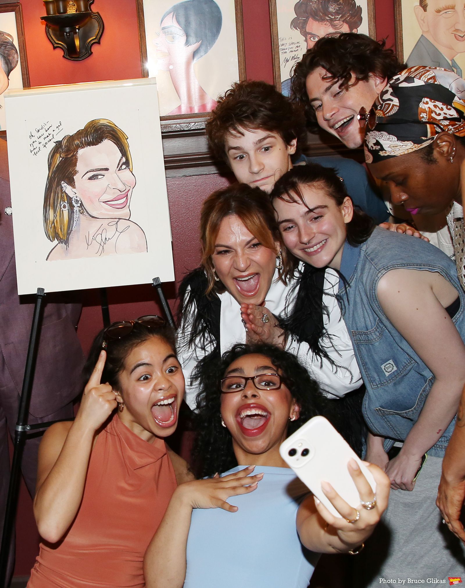 Photos: THE LOST BOYS' Shoshana Bean Receives Portrait at Sardi's — photo 7 of 66
