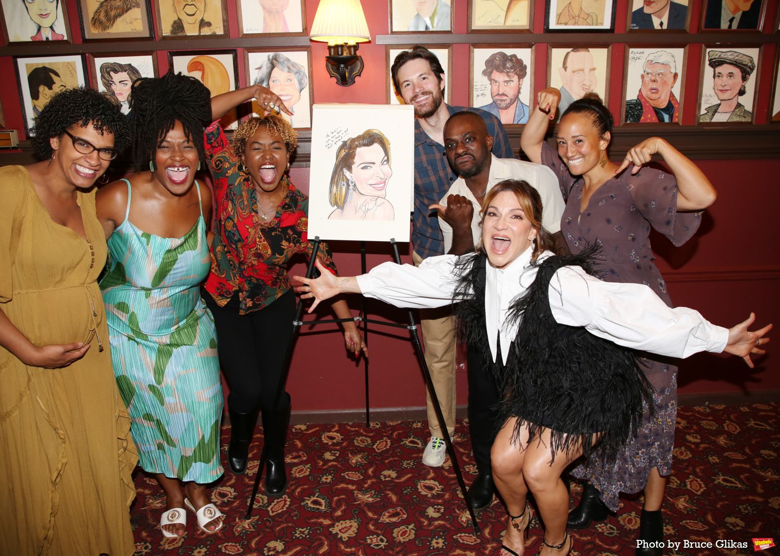 Photos: THE LOST BOYS' Shoshana Bean Receives Portrait at Sardi's — photo 8 of 66