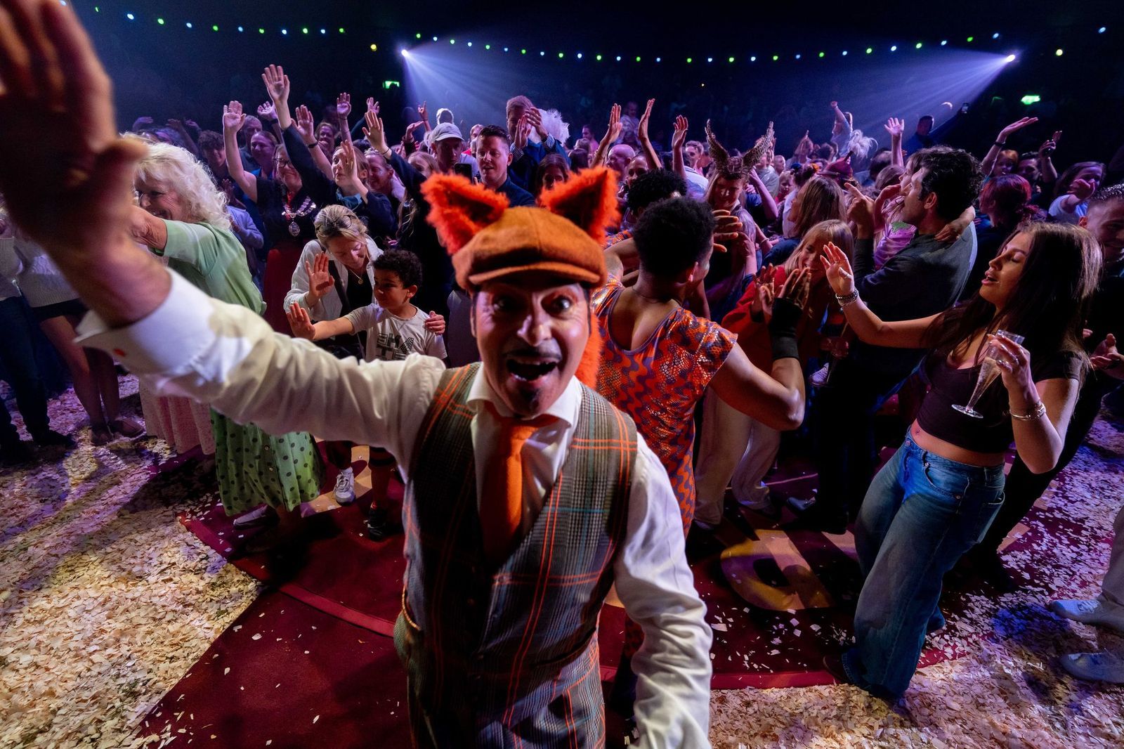 Review: GIFFORDS CIRCUS: WATERFIELD, Chiswick House & Gardens Image