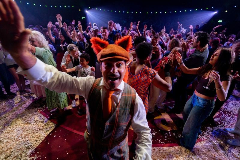 Review: GIFFORDS CIRCUS: WATERFIELD, Chiswick House & Gardens Image
