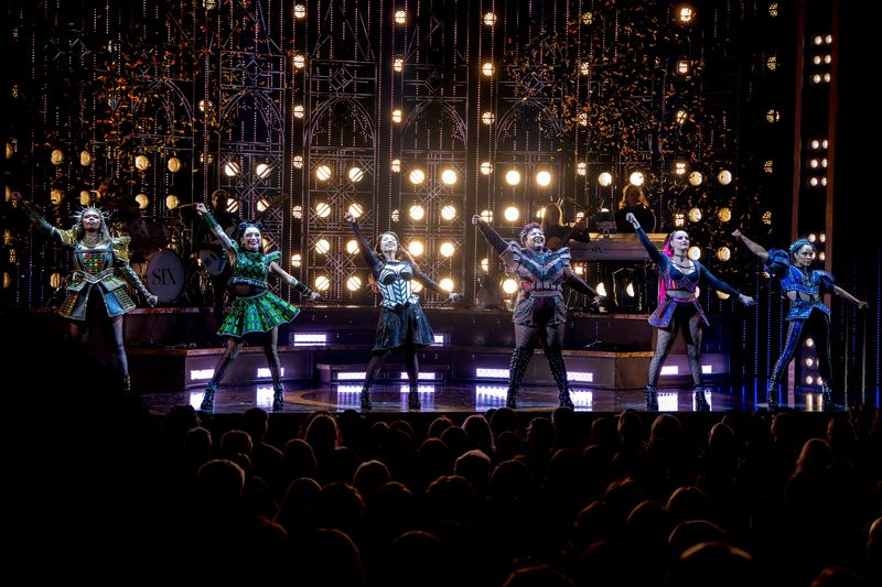 Photos: Kirstin Maldonado Takes First Bows in SIX THE MUSICAL on Broadway — photo 1 of 23