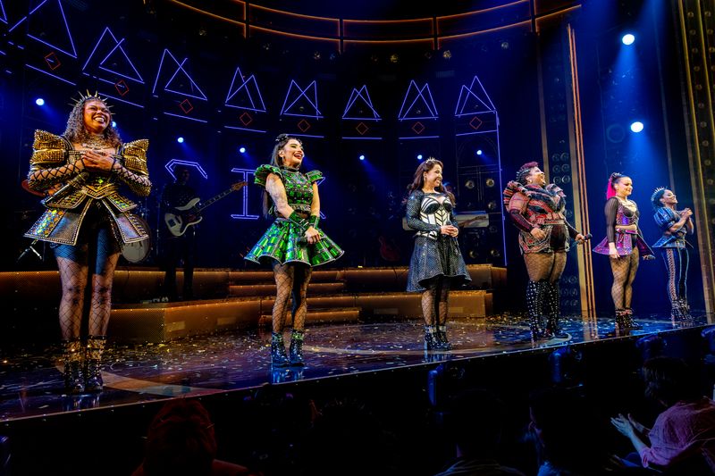Photos: Kirstin Maldonado Takes First Bows in SIX THE MUSICAL on Broadway — photo 2 of 23