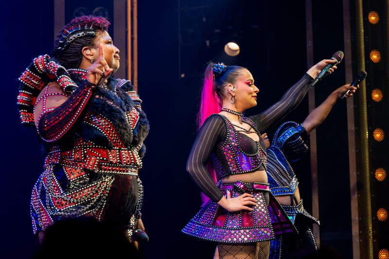 Photos: Kirstin Maldonado Takes First Bows in SIX THE MUSICAL on Broadway — photo 7 of 23