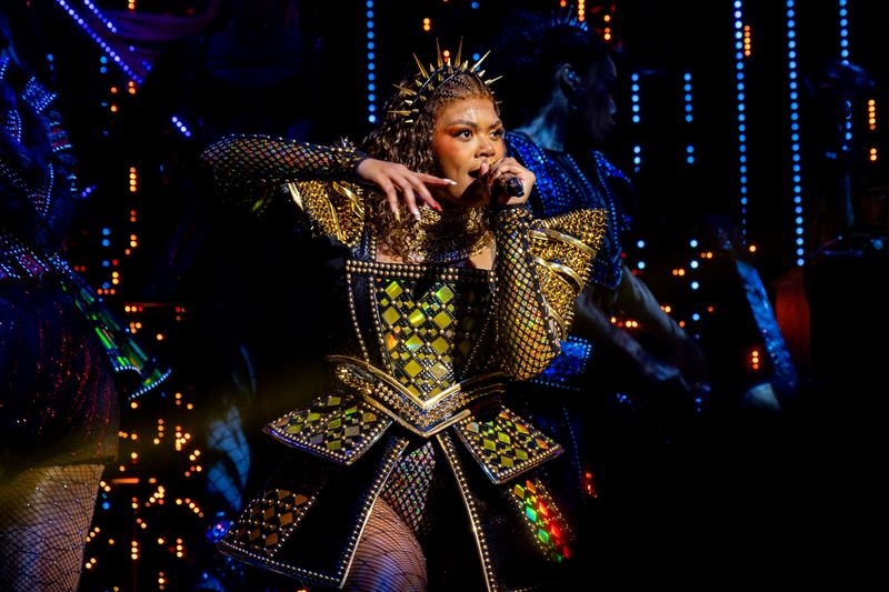 Photos: Kirstin Maldonado Takes First Bows in SIX THE MUSICAL on Broadway — photo 8 of 23