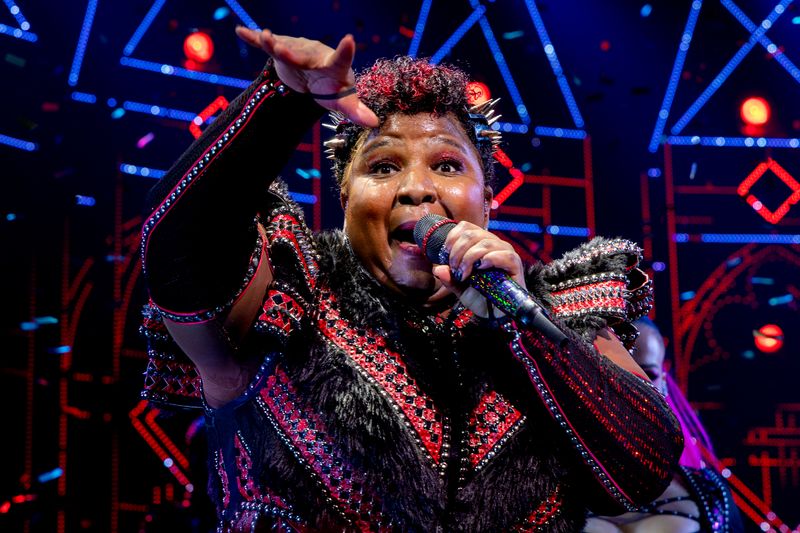 Photos: Kirstin Maldonado Takes First Bows in SIX THE MUSICAL on Broadway — photo 12 of 23