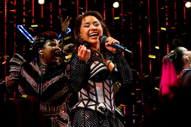 Photos: Kirstin Maldonado Takes First Bows in SIX THE MUSICAL on Broadway — photo 18 of 23