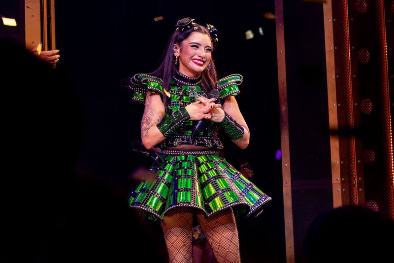Photos: Kirstin Maldonado Takes First Bows in SIX THE MUSICAL on Broadway — photo 21 of 23