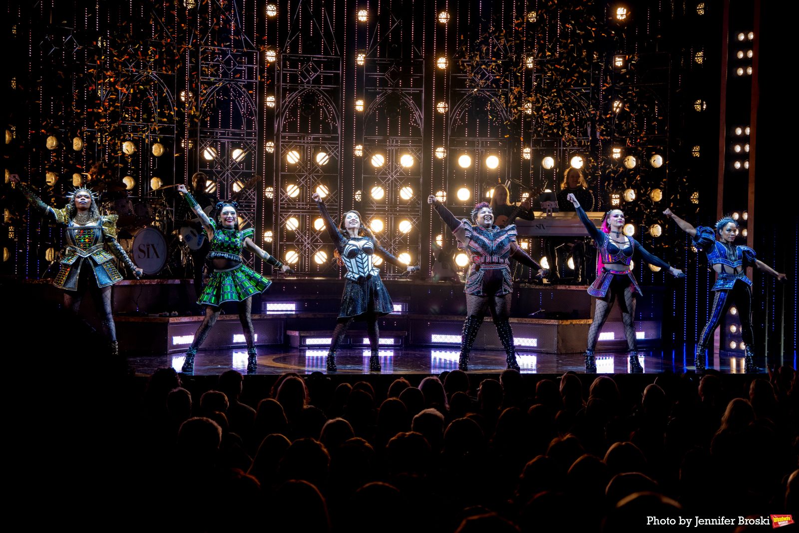 Photos: Kirstin Maldonado Takes First Bows in SIX THE MUSICAL on Broadway — photo 1 of 23