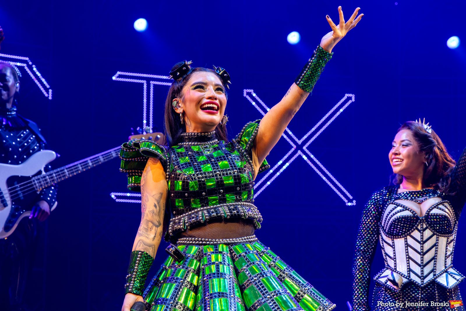 Photos: Kirstin Maldonado Takes First Bows in SIX THE MUSICAL on Broadway — photo 4 of 23