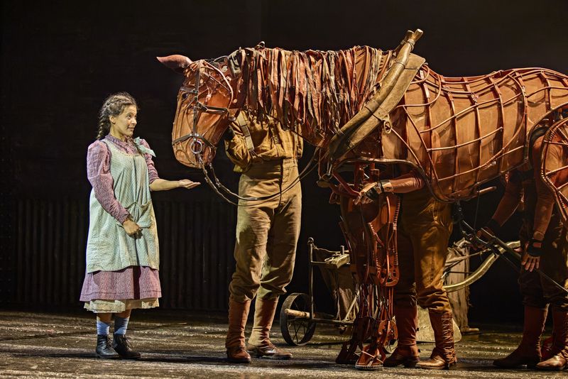 Review: WAR HORSE, National Theatre Image
